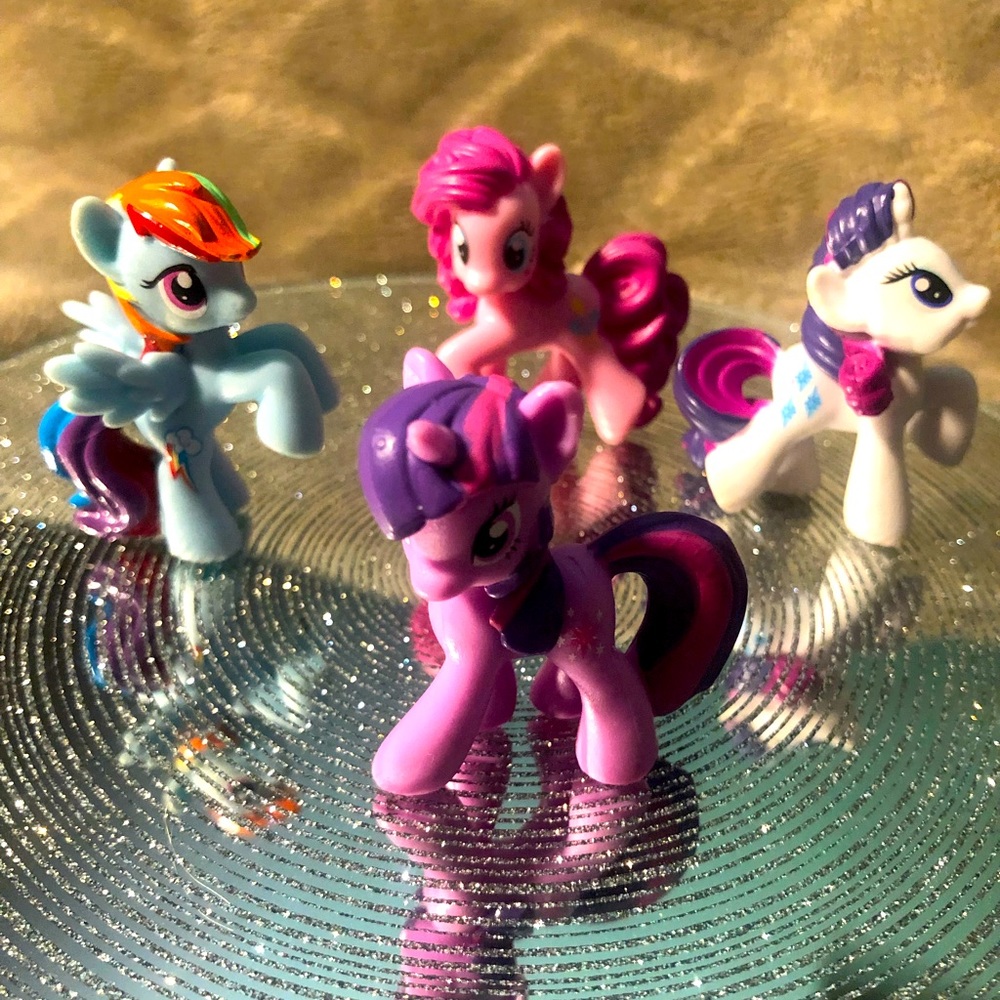 Cute 4 pack of My Little Pony Figures💜